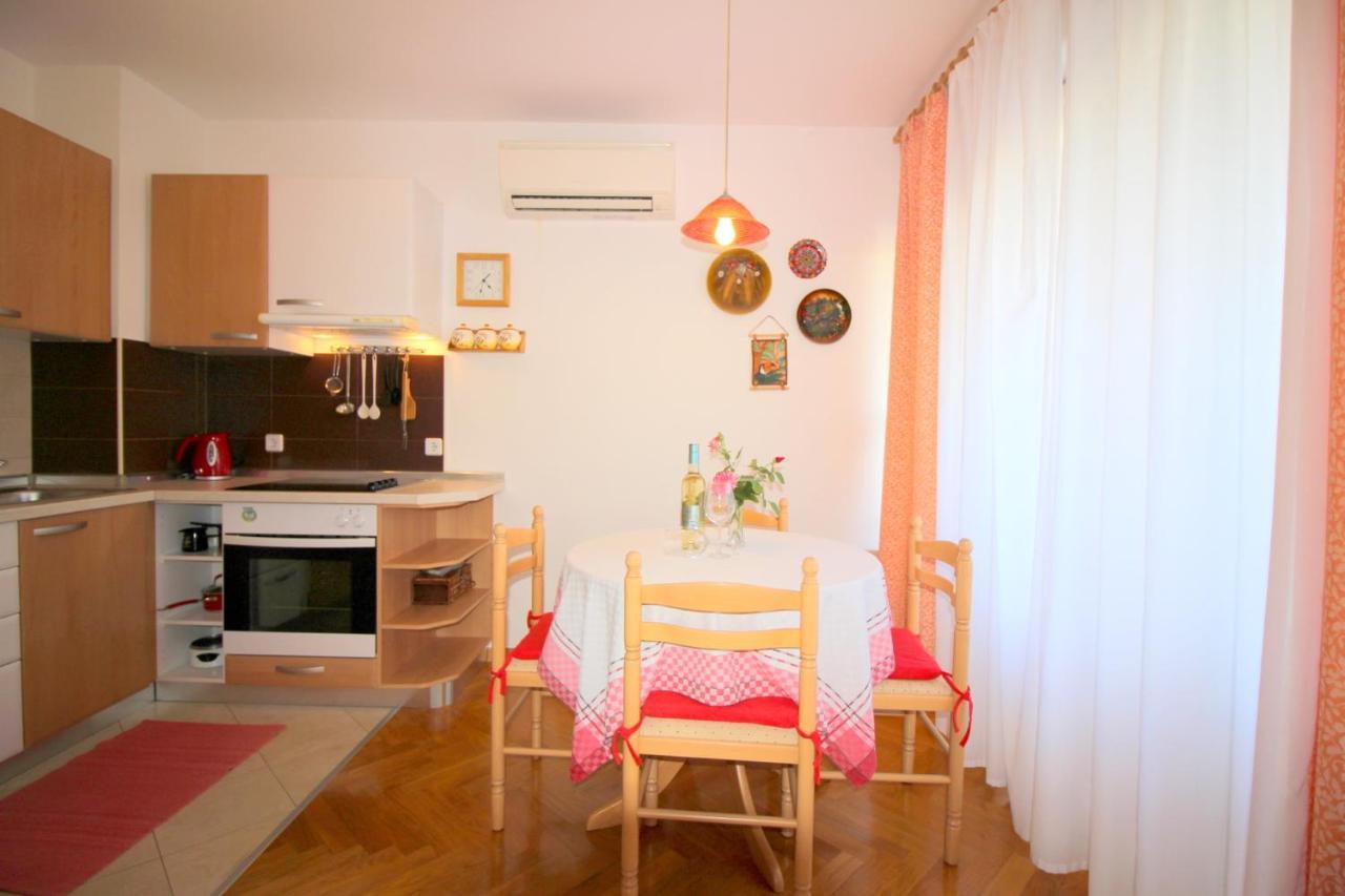 Apartment Vojka In City Center Porec Exterior photo